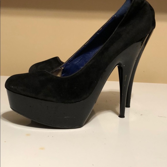 Sexy Black Platform Pumps - Picture 2 of 2